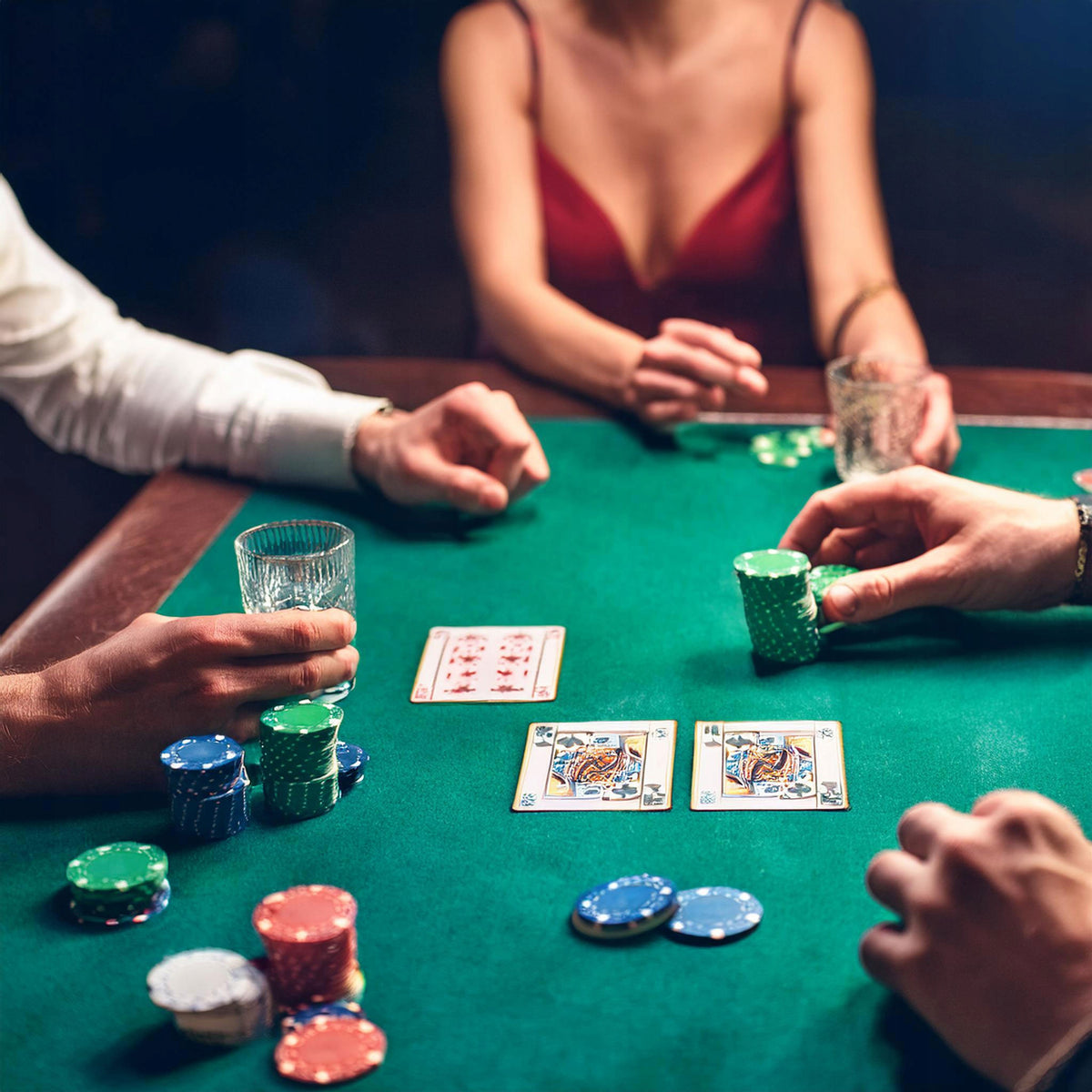 Premium Pokerio Rinkinys | 300 Žetonų, Lagaminas, Kortos, Kauliukai