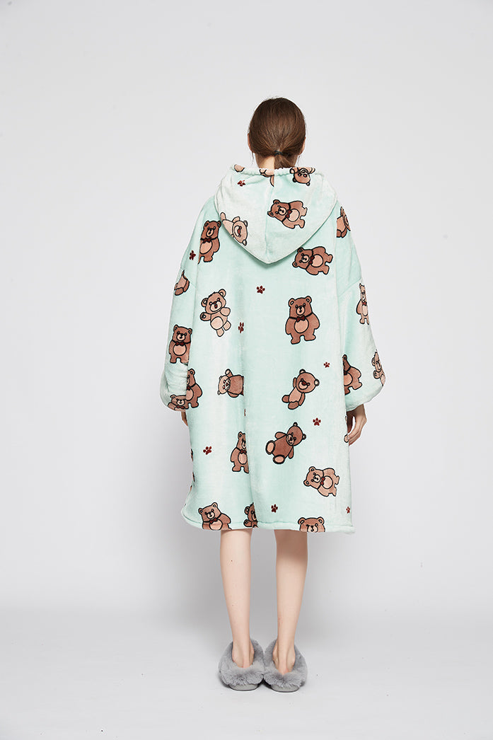 Šiltas "oversize" tipo "kocobluzos" (pledo tipo bliuzonas) 2 viename, su gobtuvu, kišenėmis, imitacija "misi" (avies vilnos tipo) ir dirbtiniu kailiu, patogus