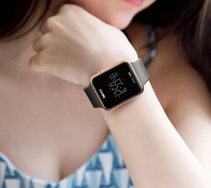 Moteriškas elektroninis sportinis laikrodis SKMEI su data, signalizacija ir apšvietimu