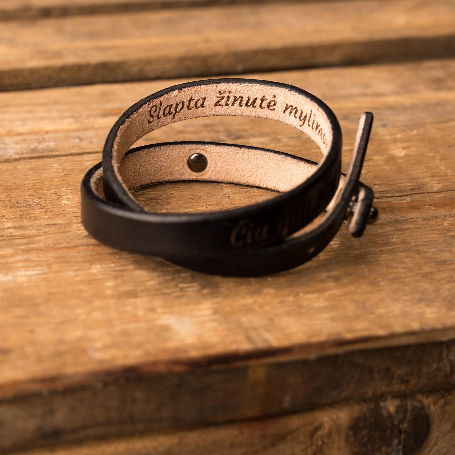 Odinė apyrankė Twist | Juodos spalvos - personalizuota dovana