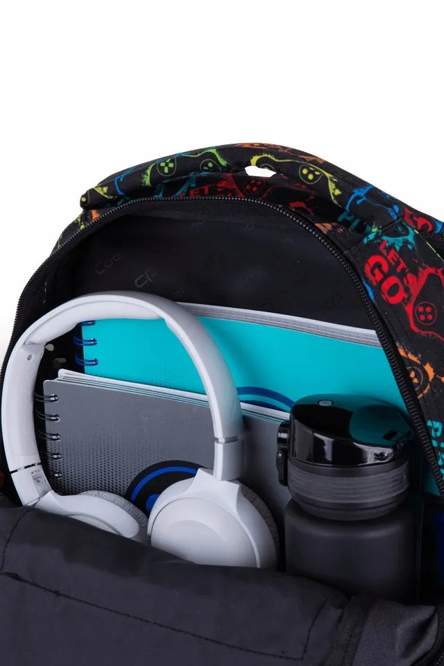 Mokyklinė kuprinė COOLPACK, skirta 1–3 klasių moksleiviams, su širdelių raštu