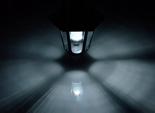 Saulės energija veikiantis LED žibintas sodui P-566