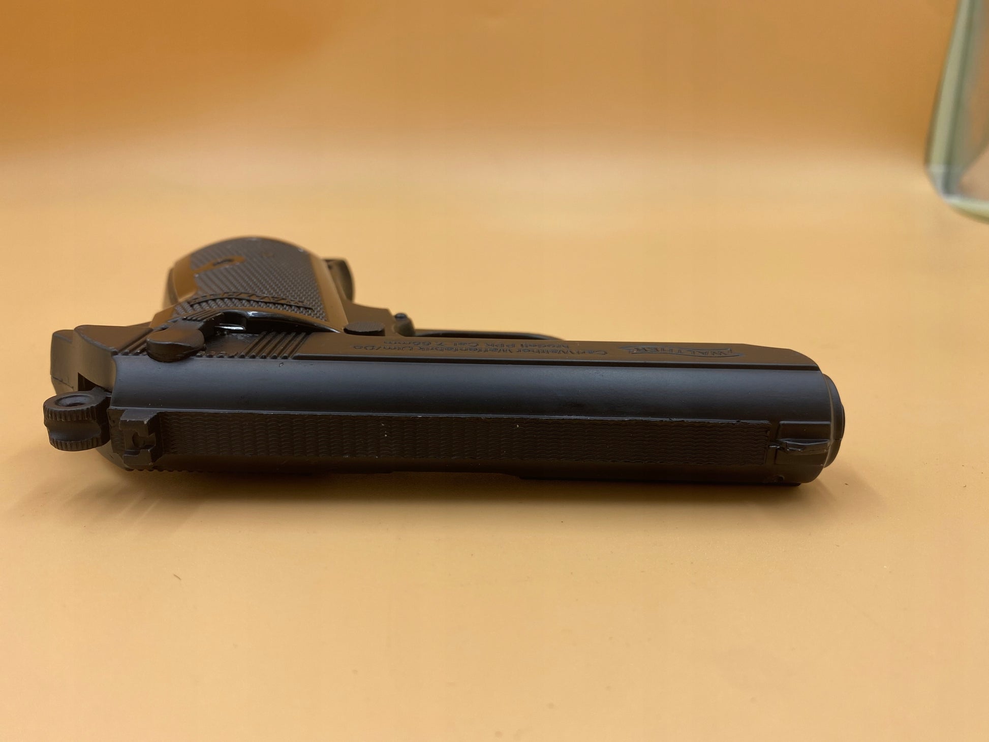 Dujinis degiklis Pistoletas Walther PPK+dėklas