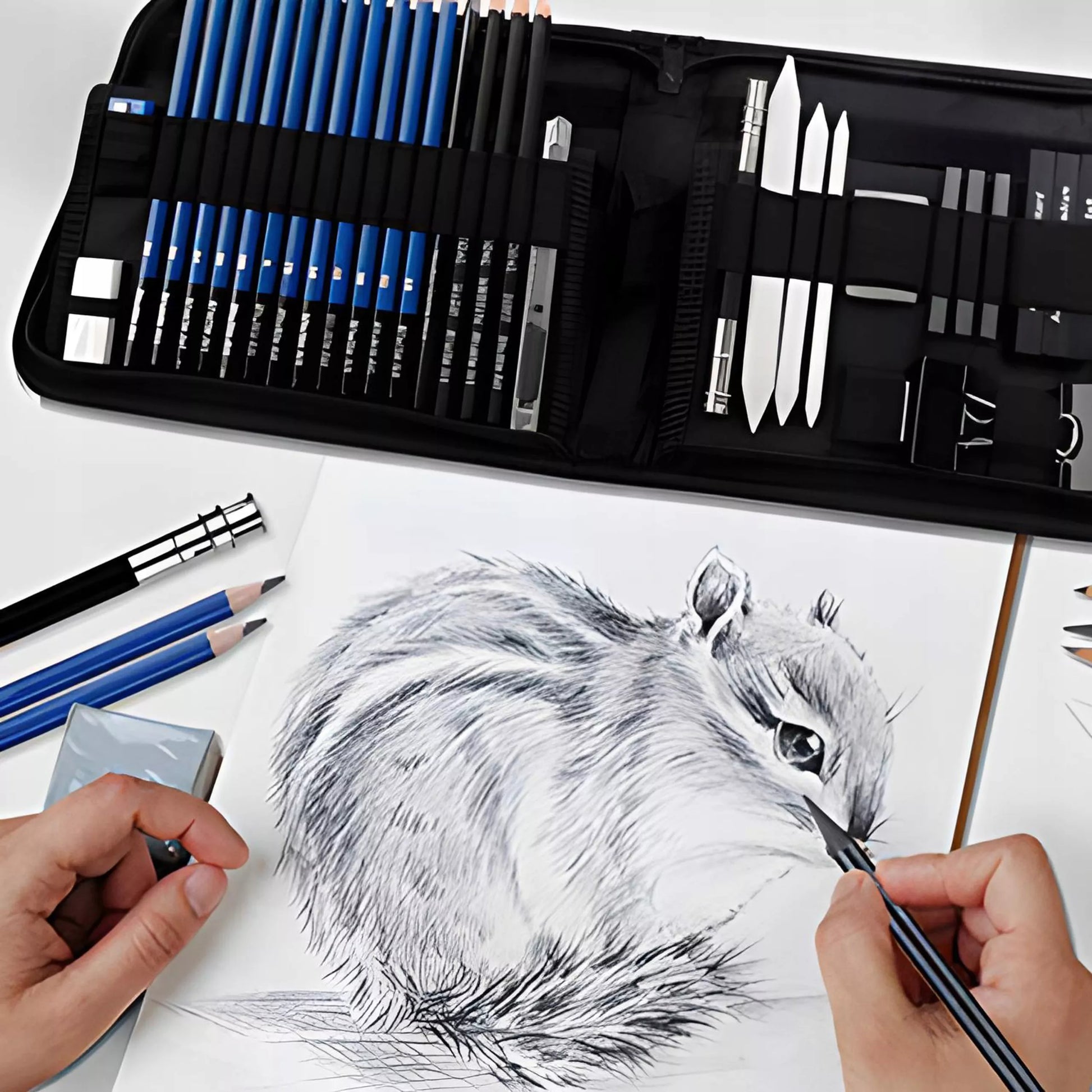 PROFESIONALUS PIEŠTUKŲ SKETCHINGUI IR BRĖŽYMUI RINKINYS 32W1 PIEŠTUKAI + DĖKLAS