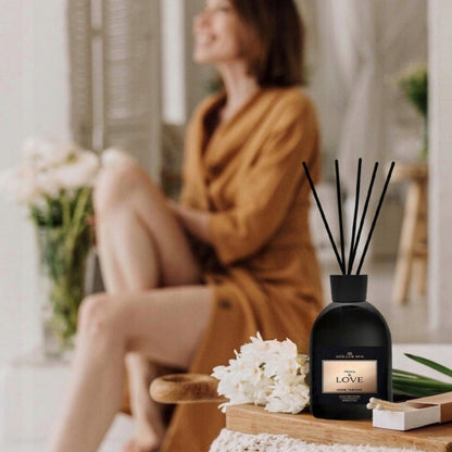 Kalėdinis dovanų rinkinys MOLLER SPA kvapusis žvakių, šampūno, dušo želė ir difuzoriaus rinkinys