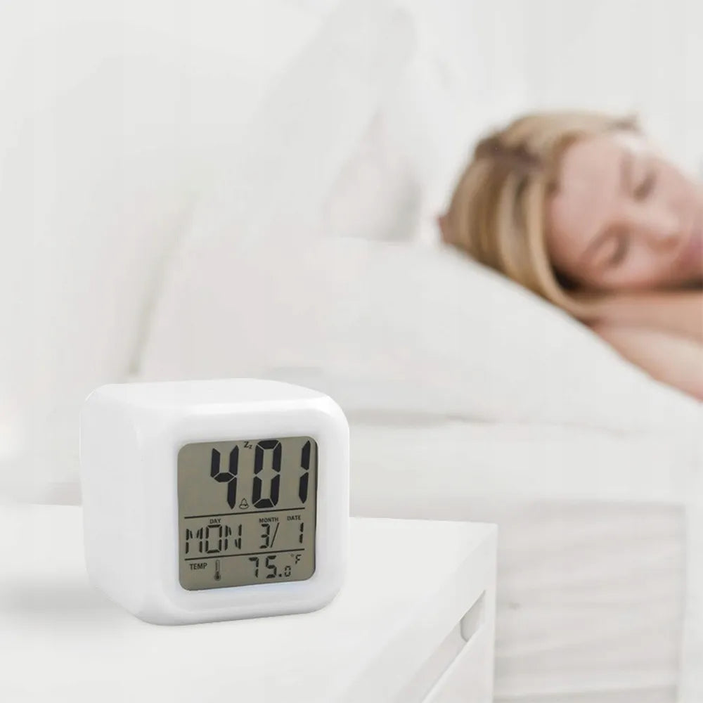 3 viename žadintuvas–laikrodis, termometras ir datos rodytuvas „KAMELEON“, šviečiantis LED, keičiantis spalvas