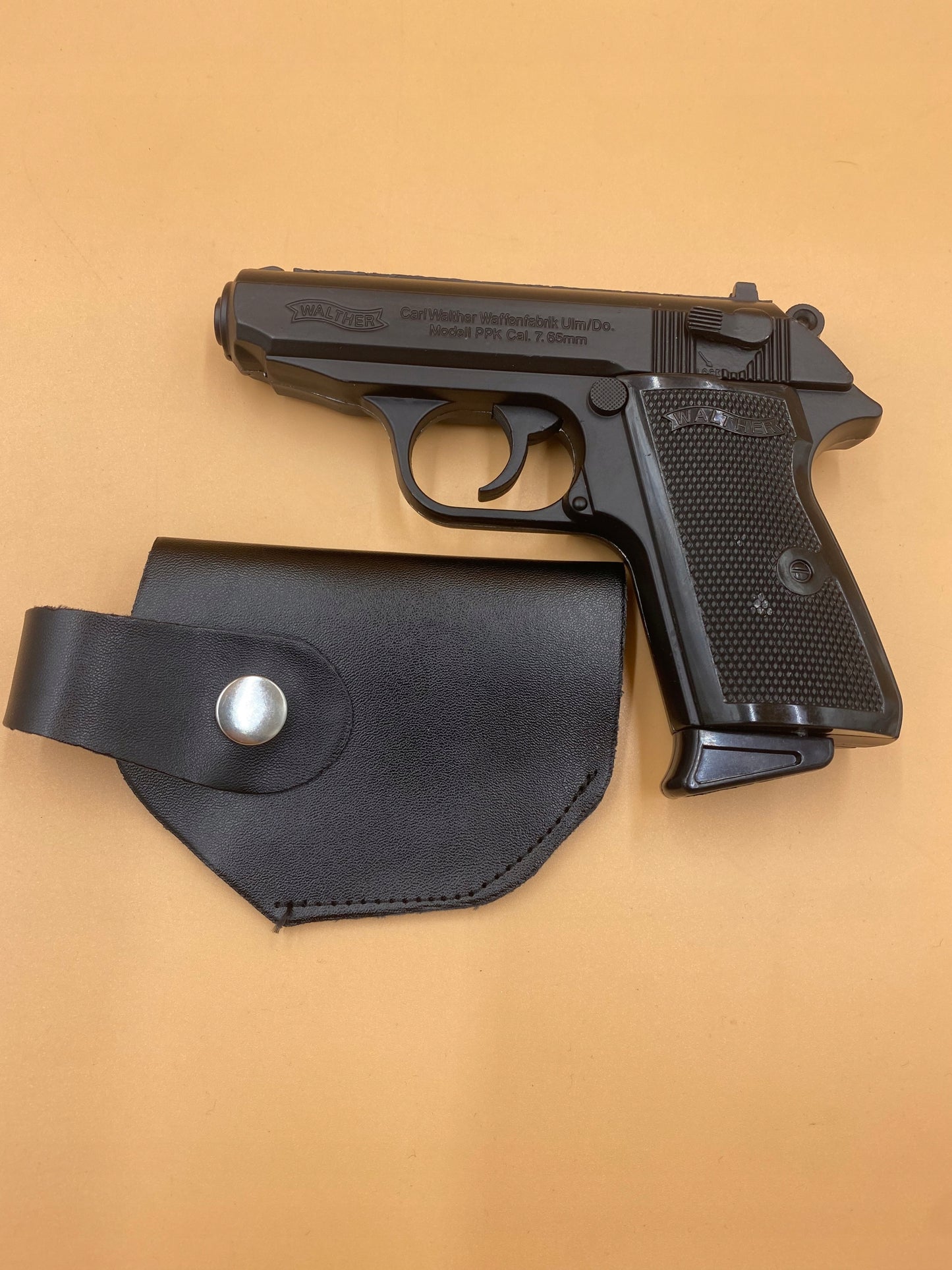 Dujinis degiklis Pistoletas Walther PPK+dėklas