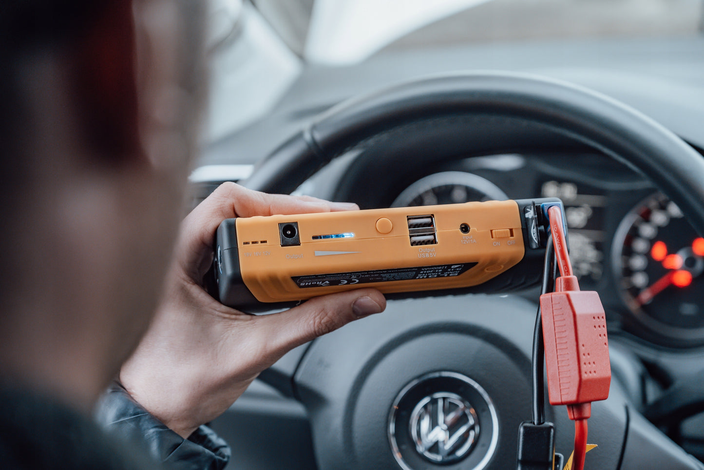 JUMP STARTER AKUMULIATORIUS POWERBANK ŽIBINTUVĖLIS PLAKTUKAS KABELIAI RINKINYS 12800mAh