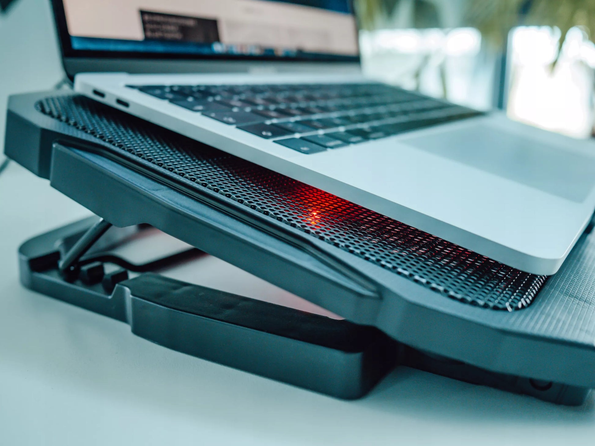 AUŠINIMO STOVAS NEŠIOJAMAM KOMPIUTERIUI 12-17" STABILUS ŽAIDIMŲ DIDELIS