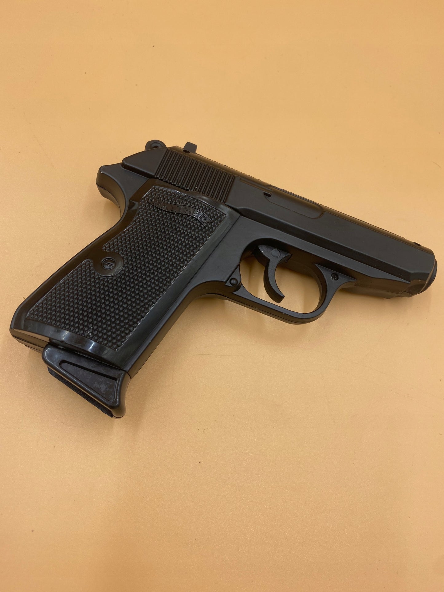 Dujinis degiklis Pistoletas Walther PPK+dėklas