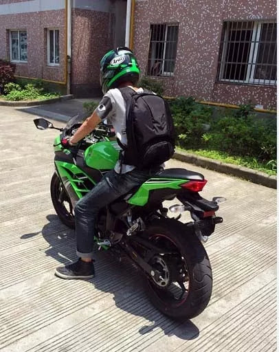 Motociklininko kuprinė nešiojamajam kompiuteriui, šalmui, vandeniui atspari
