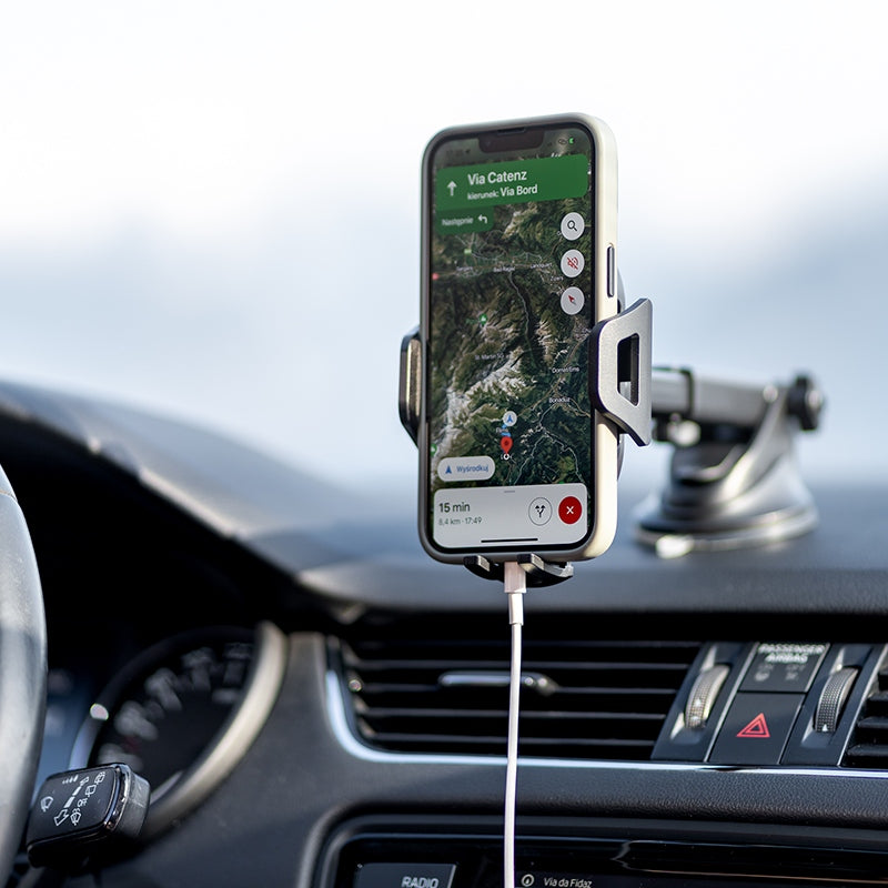 Tvirtas automobilinis laikiklis telefonui ant priekinio stiklo, prietaisų skydelio, salono