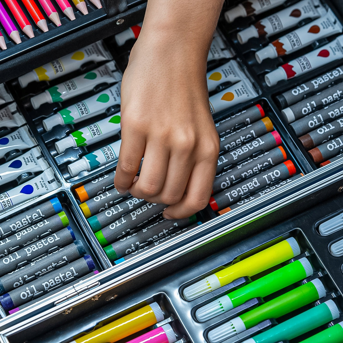 Meninis rinkinys tapybai ir piešimui vaikams, KREIDELĖS DĖKLE, 145 el.