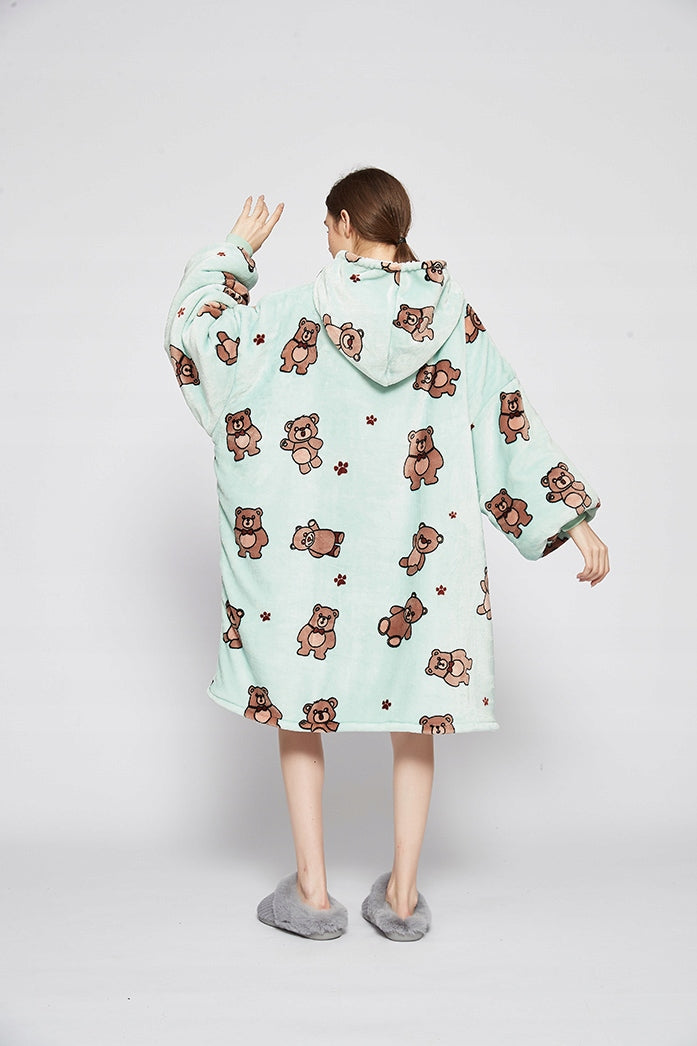 Šiltas "oversize" tipo "kocobluzos" (pledo tipo bliuzonas) 2 viename, su gobtuvu, kišenėmis, imitacija "misi" (avies vilnos tipo) ir dirbtiniu kailiu, patogus