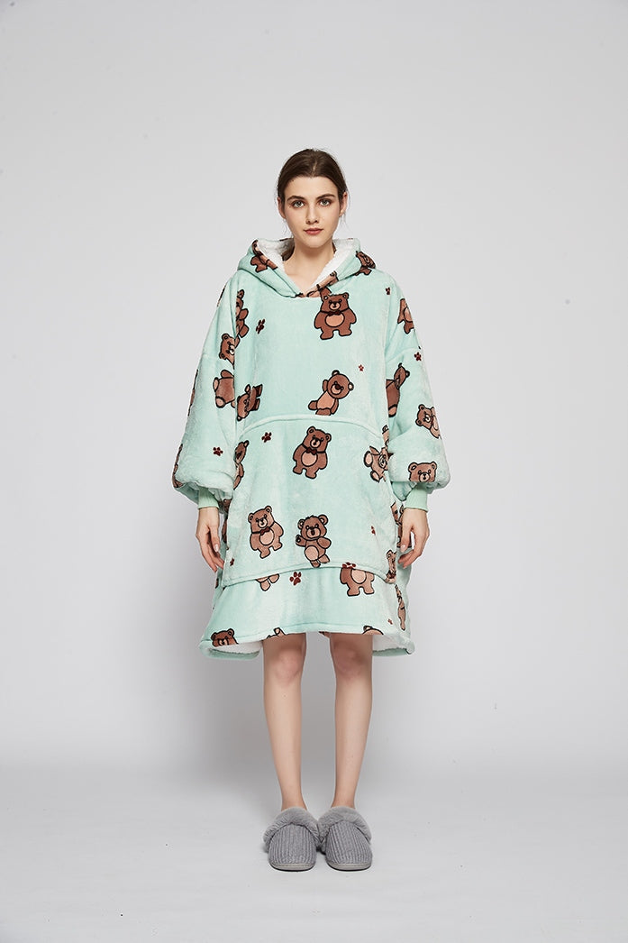 Šiltas "oversize" tipo "kocobluzos" (pledo tipo bliuzonas) 2 viename, su gobtuvu, kišenėmis, imitacija "misi" (avies vilnos tipo) ir dirbtiniu kailiu, patogus