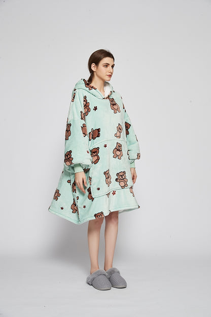 Šiltas "oversize" tipo "kocobluzos" (pledo tipo bliuzonas) 2 viename, su gobtuvu, kišenėmis, imitacija "misi" (avies vilnos tipo) ir dirbtiniu kailiu, patogus