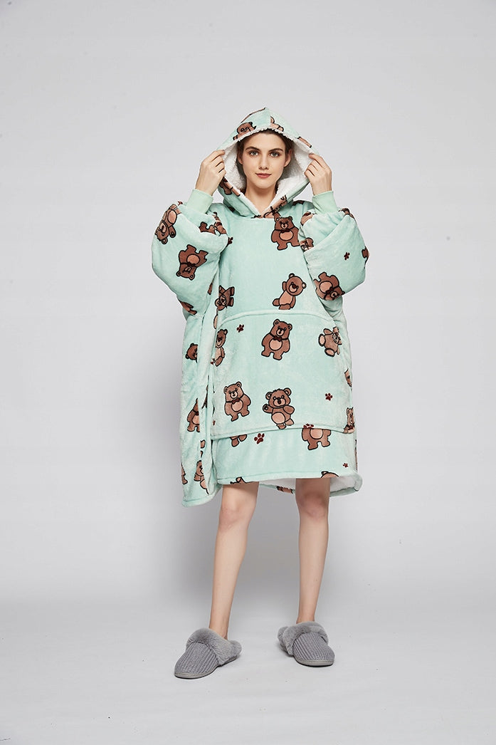 Šiltas "oversize" tipo "kocobluzos" (pledo tipo bliuzonas) 2 viename, su gobtuvu, kišenėmis, imitacija "misi" (avies vilnos tipo) ir dirbtiniu kailiu, patogus