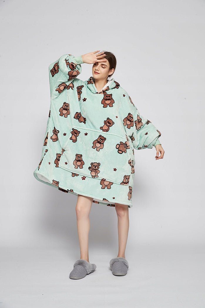 Šiltas "oversize" tipo "kocobluzos" (pledo tipo bliuzonas) 2 viename, su gobtuvu, kišenėmis, imitacija "misi" (avies vilnos tipo) ir dirbtiniu kailiu, patogus