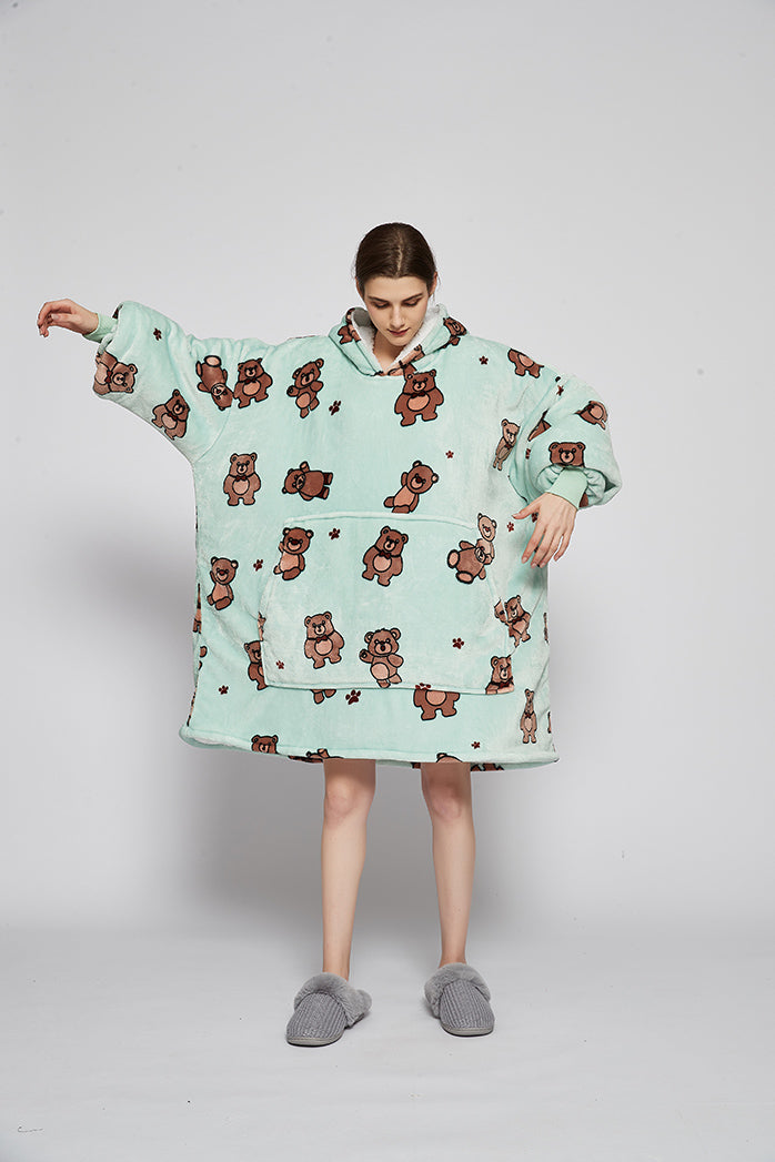 Šiltas "oversize" tipo "kocobluzos" (pledo tipo bliuzonas) 2 viename, su gobtuvu, kišenėmis, imitacija "misi" (avies vilnos tipo) ir dirbtiniu kailiu, patogus