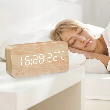 Medinis elektroninis žadintuvas su termometru ir data
