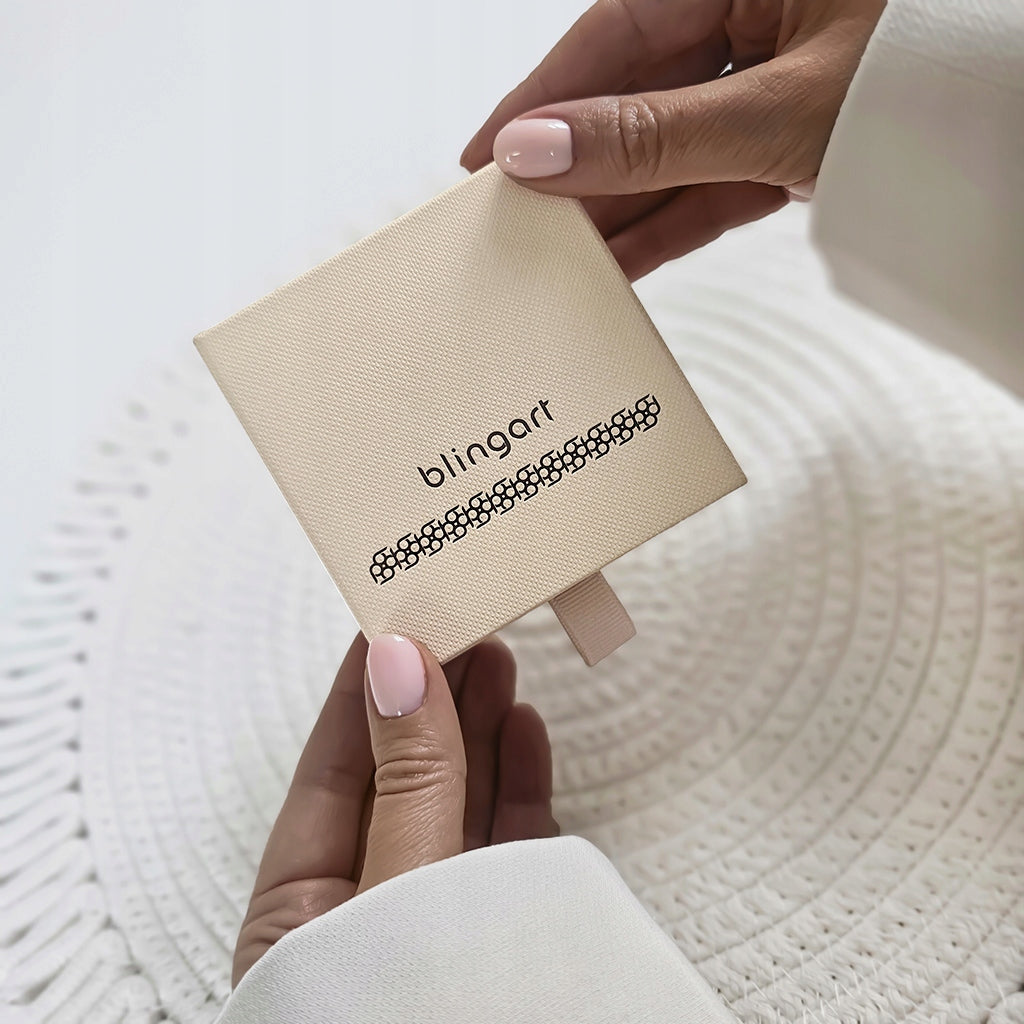 Moteriška odinė apyrankė su plunksnos pakabuku, detalės iš chirurginio plieno