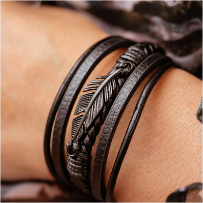 Moteriška odinė apyrankė su plunksnos pakabuku, detalės iš chirurginio plieno