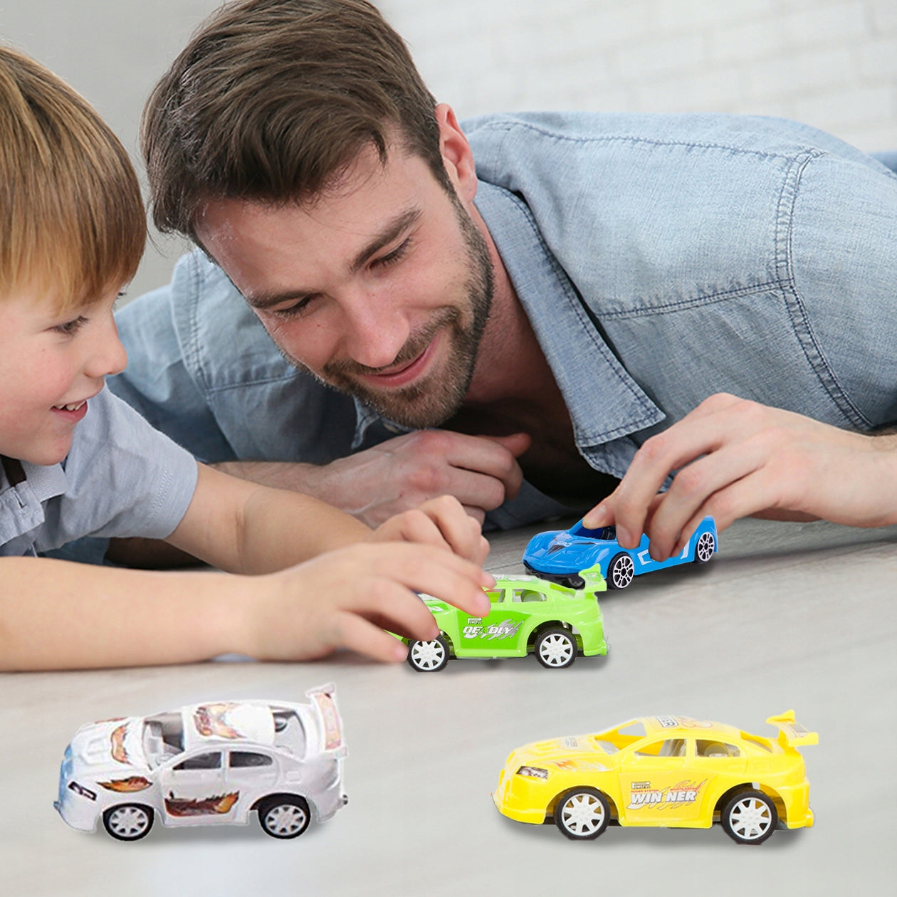 Sunkvežimio transporteris su automobiliais, garsinis žaislas