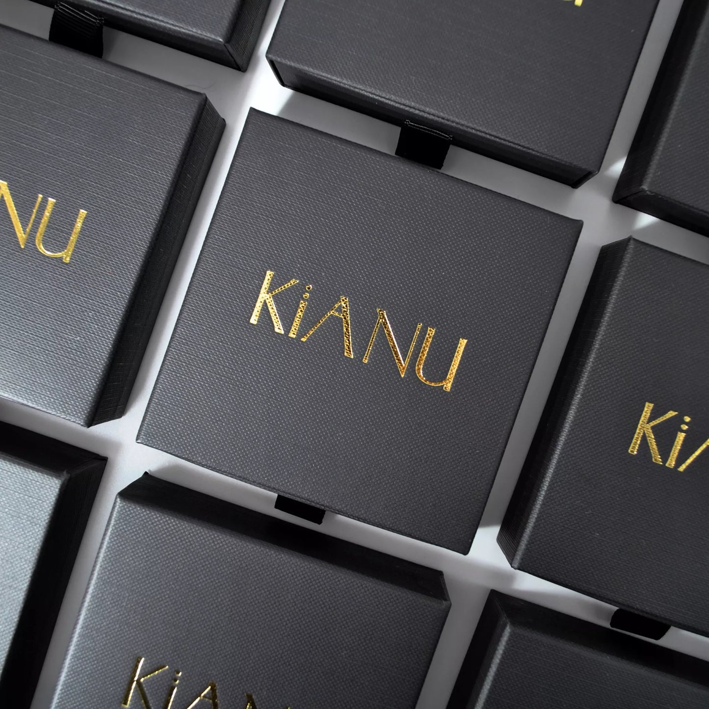 Apyrankė iš juodo turmalino su širdele, 925 sidabras, auksinė danga