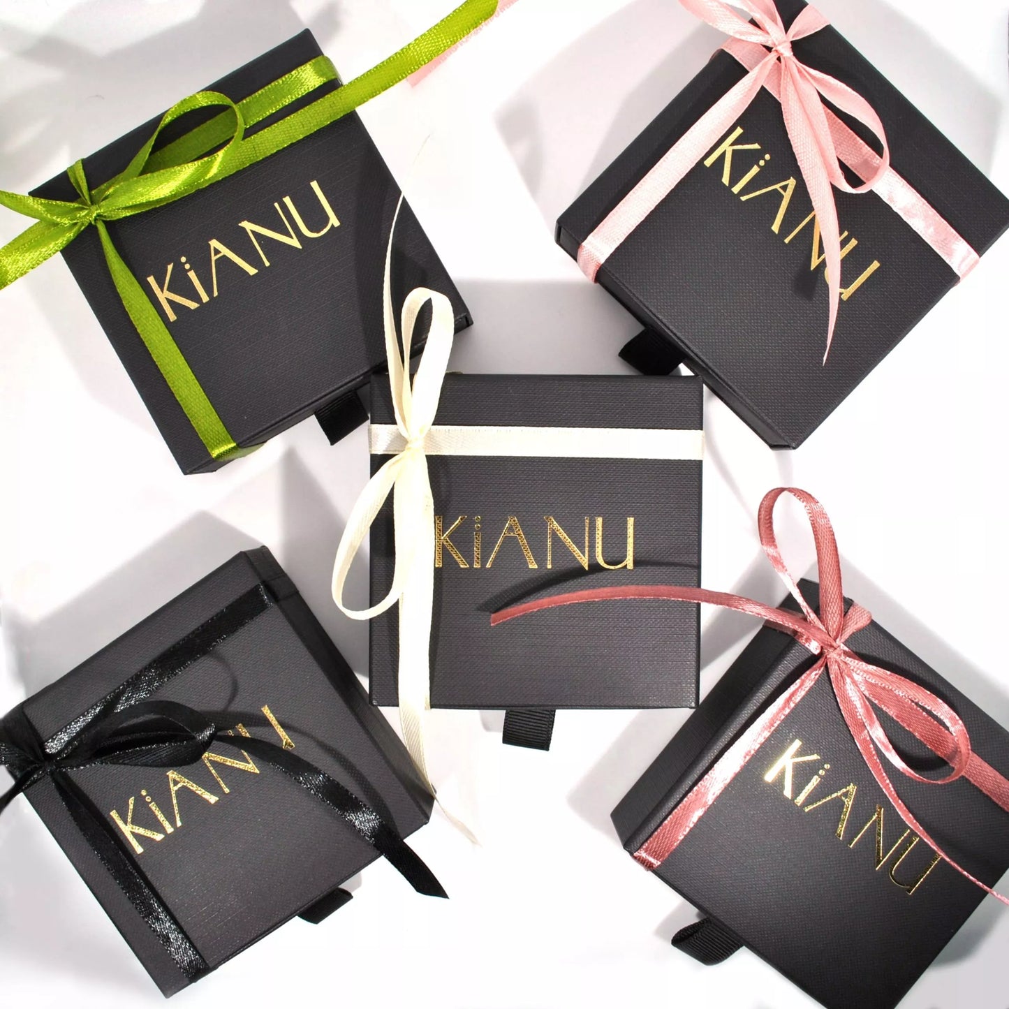 Apyrankė iš juodo turmalino su širdele, 925 sidabras, auksinė danga