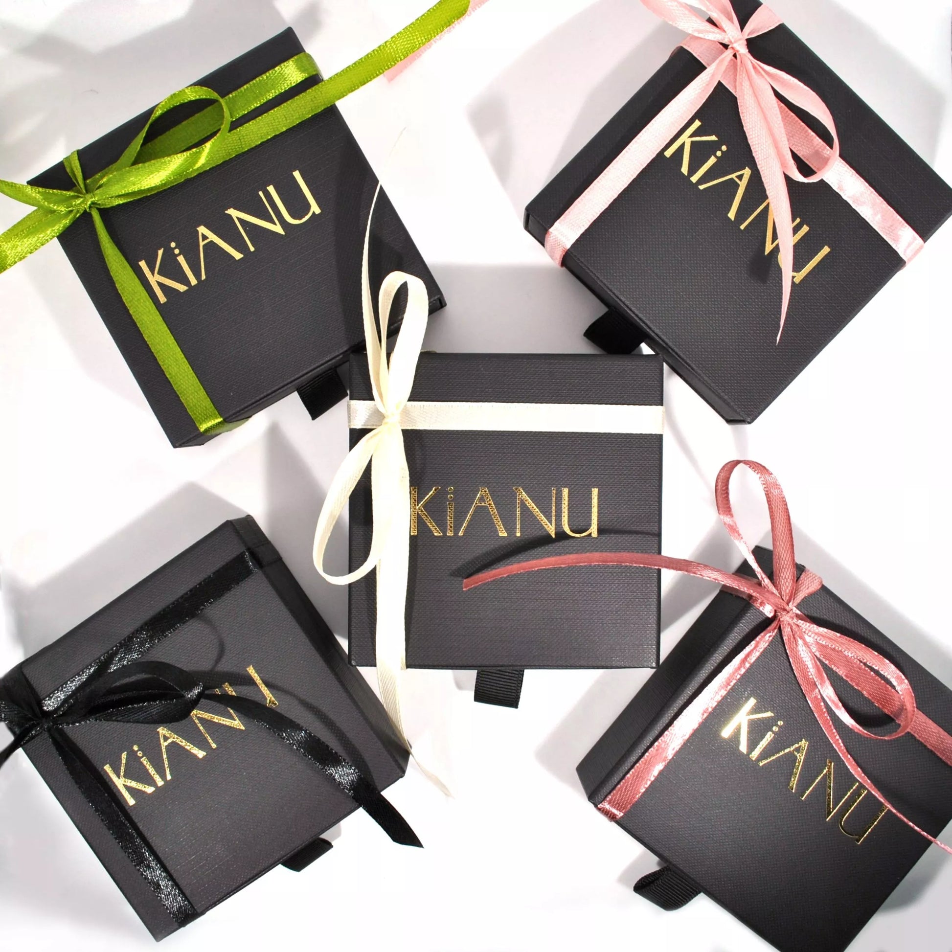 Apyrankė iš juodo turmalino su širdele, 925 sidabras, auksinė danga