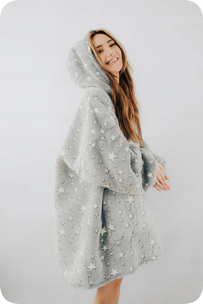Comfy Moment Džemperis-pledas su mažomis žvaigždutėmis #Stars – storas, purus sherpa oversize stiliaus