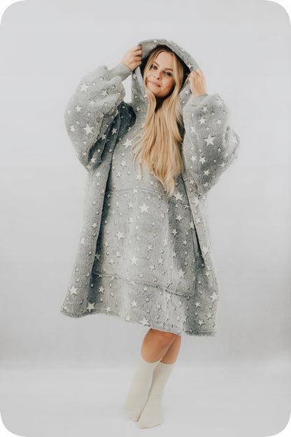 Comfy Moment Džemperis-pledas su mažomis žvaigždutėmis #Stars – storas, purus sherpa oversize stiliaus