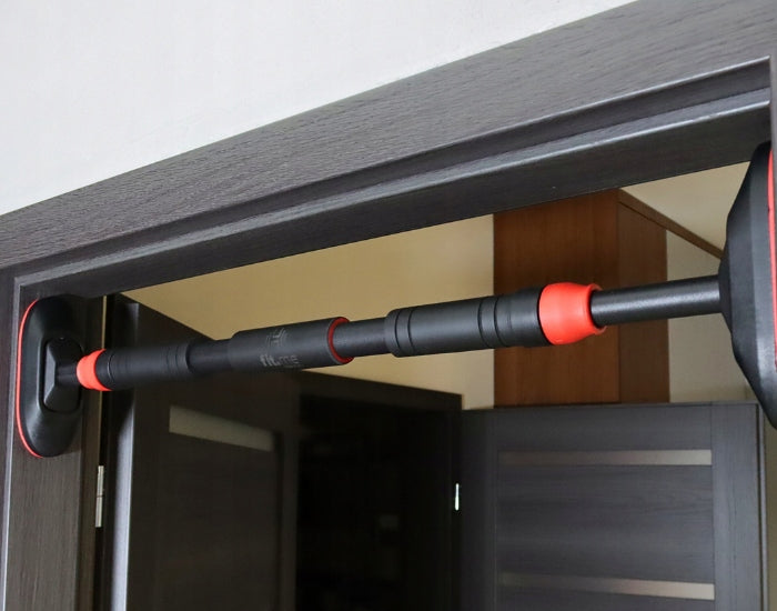 Sustiprintas prispaudžiamas strypas traukimams ir pratimams, 70-90 cm, tvirtas, juodas