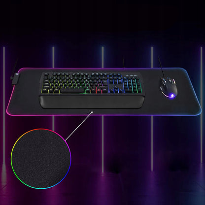 Didelis RGB XXL žaidimų pelės kilimėlis su LED apšvietimu ant stalo