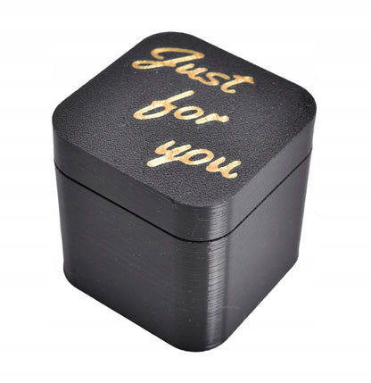 Juokingas iššokantis rankos su viduriniu pirštu pokštas - originali dovana