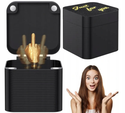 Juokingas iššokantis rankos su viduriniu pirštu pokštas - originali dovana