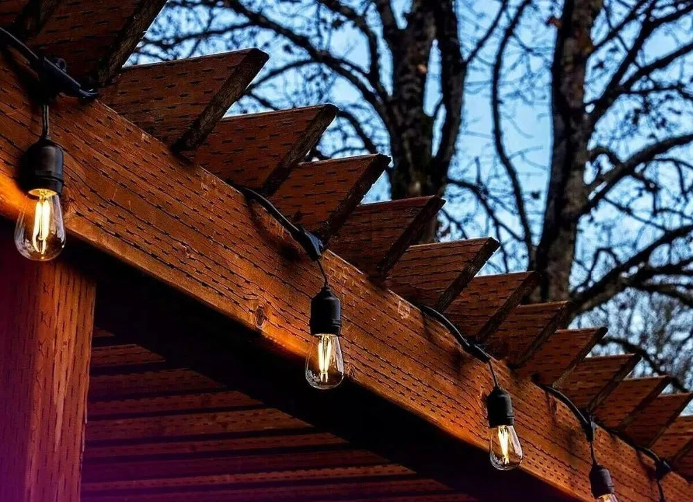 Berge girlianda sodui: 10 m šviečiantis laidas su 20 E27 LED lemputėmis