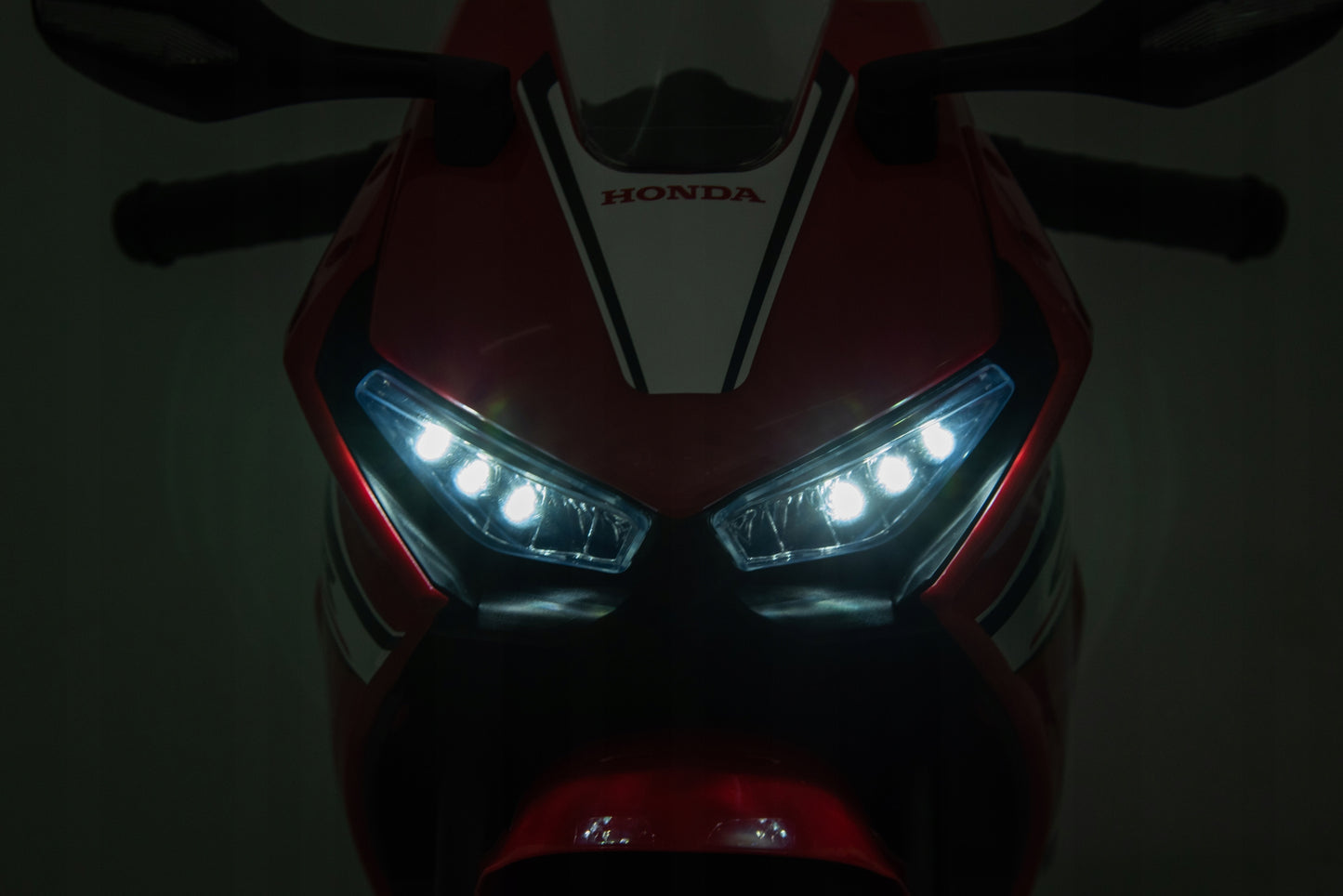 HONDA CBR ELEKTRINIS MOTOCIKLAS VAIKAMS SU ŠVIESOMIS, MUZIKA, DOVANA - MOTOCIKLAS