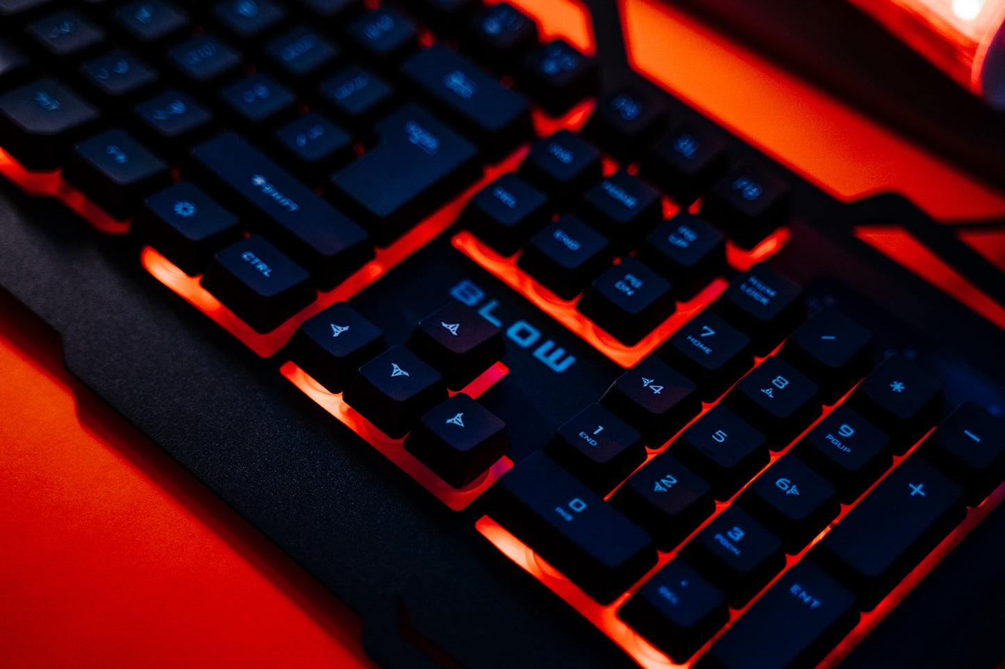 Žaidimų klaviatūra su LED pašvietimu, plieninė, USB, tyli, juoda