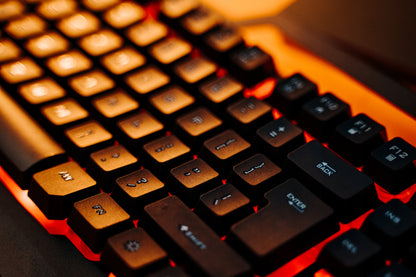 Žaidimų klaviatūra su LED pašvietimu, plieninė, USB, tyli, juoda