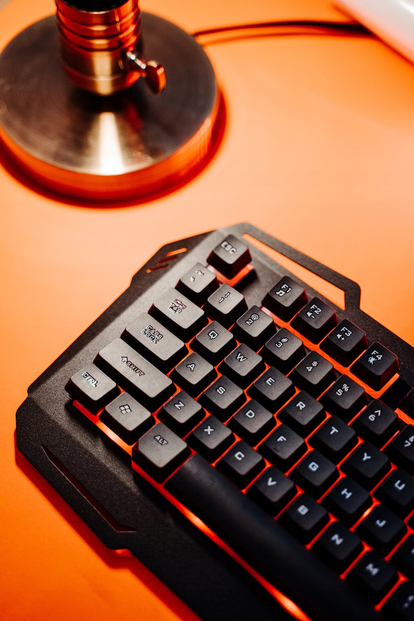 Žaidimų klaviatūra su LED pašvietimu, plieninė, USB, tyli, juoda