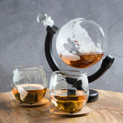 Viskių grafinas "Globus", stiklinės, akmenukai, stilinga dovana tėčiui, RINKINYS