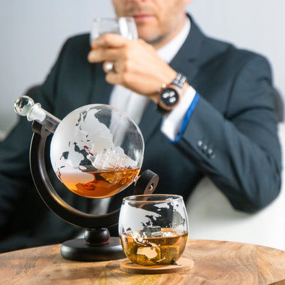 Viskių grafinas "Globus", stiklinės, akmenukai, stilinga dovana tėčiui, RINKINYS