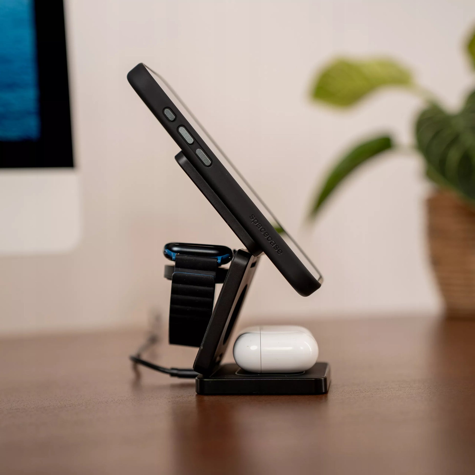 3-in-1 belaidis įkroviklis – iPhone, AirPods, Apple Watch