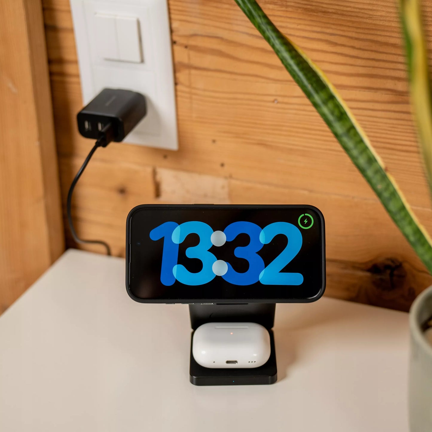 3-in-1 belaidis įkroviklis – iPhone, AirPods, Apple Watch