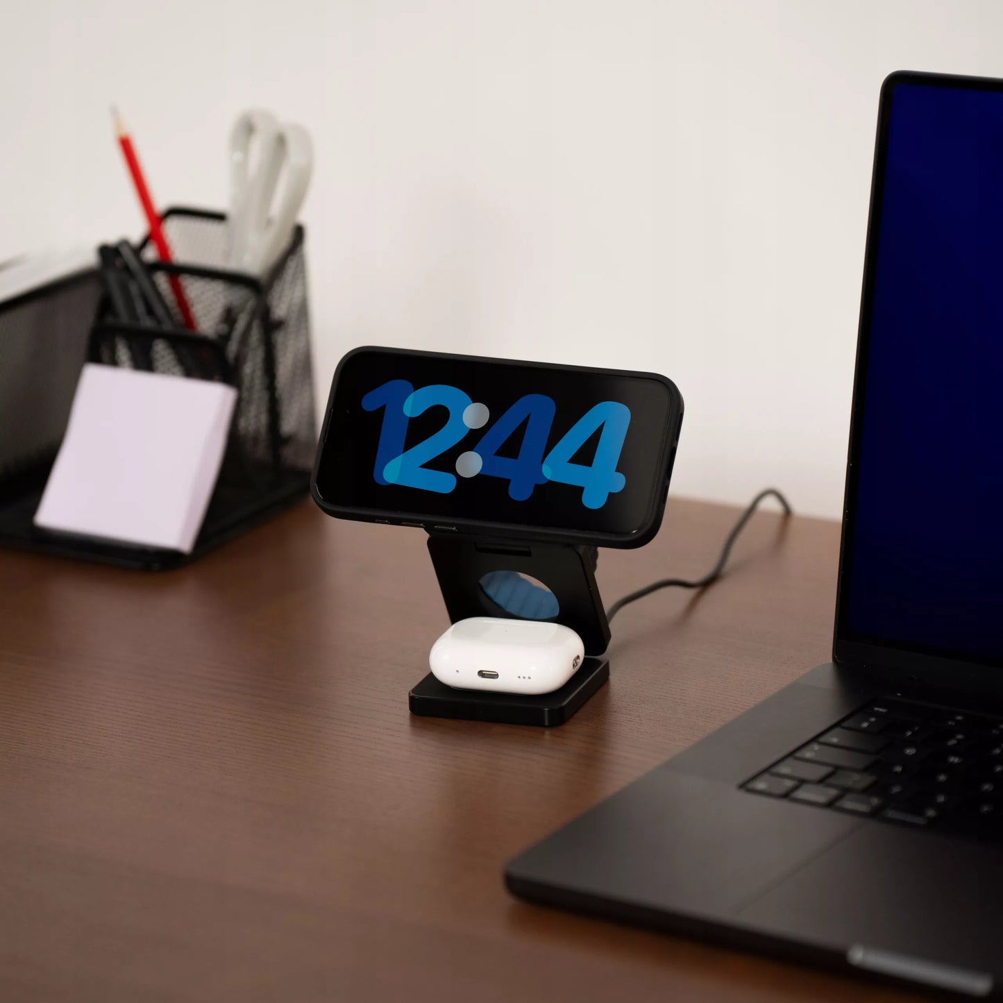 3-in-1 belaidis įkroviklis – iPhone, AirPods, Apple Watch