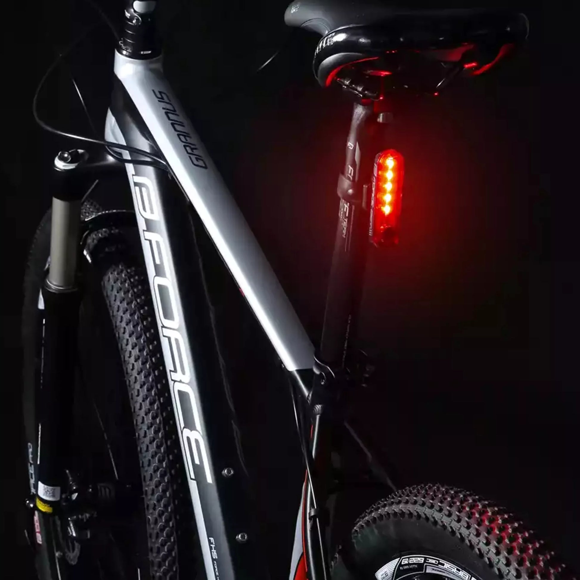 Dviračio žibintų rinkinys, priekinis + galinis ( USB ) 1600 lm