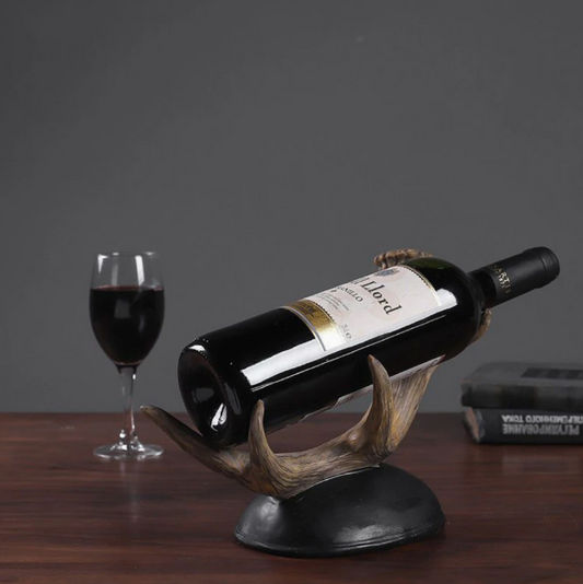 Horn-shaped wine holder