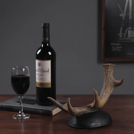 Horn-shaped wine holder