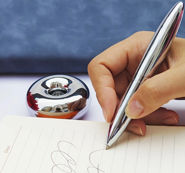 Magnetic pen